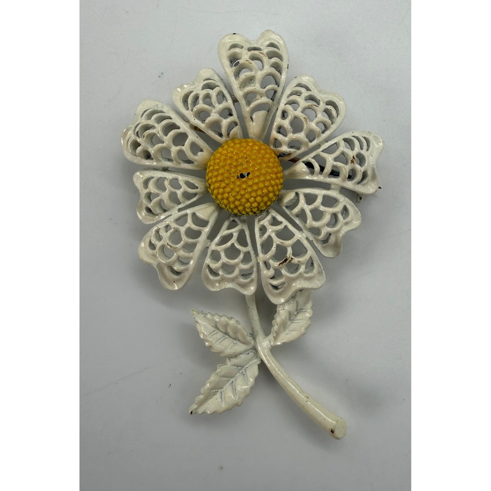 Vintage White Daisy Enamel Brooch Pin Yellow Center Filigree Flower‎ 1960s Mod